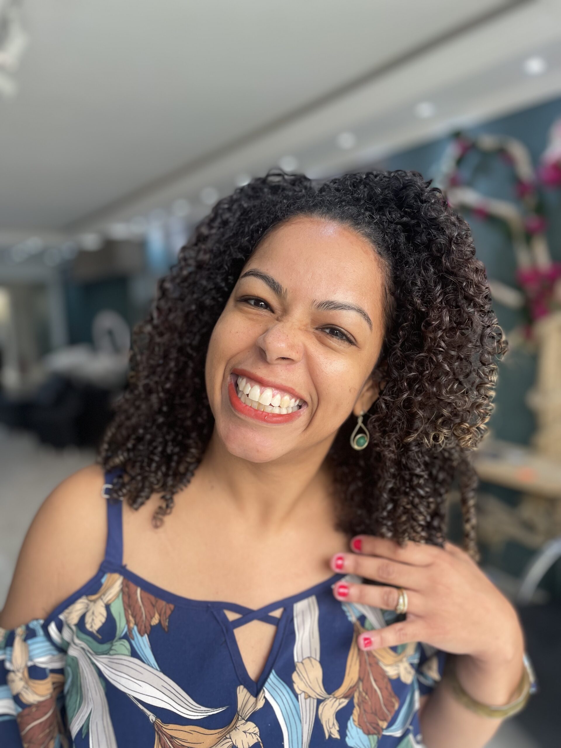 Cabelos Crespos no Tatuapé | Mechas, Hidratação e Corte Perfeito Cabelos Crespos no Tatuapé | Mechas, Hidratação e Corte Perfeito