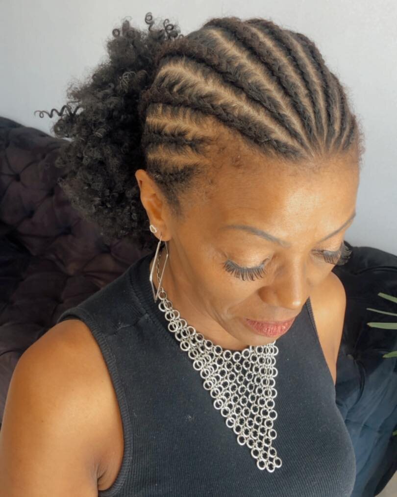 Mega hair, tranças e cabelos cacheados no Espaço Jack Oliveira, Tatuapé